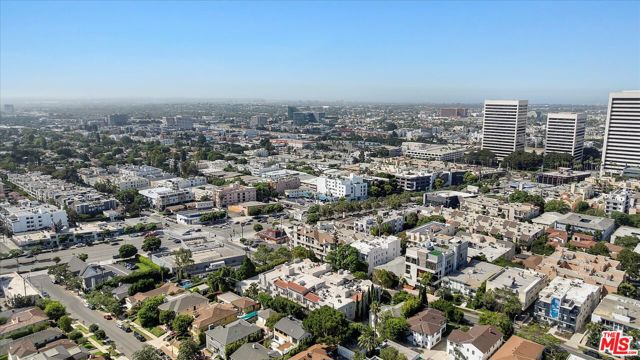 1650 Veteran Avenue, Los Angeles CA: https://media.crmls.org/mediaz/8ea31631-e3a9-49a0-a808-50ceac44ab84.jpg
