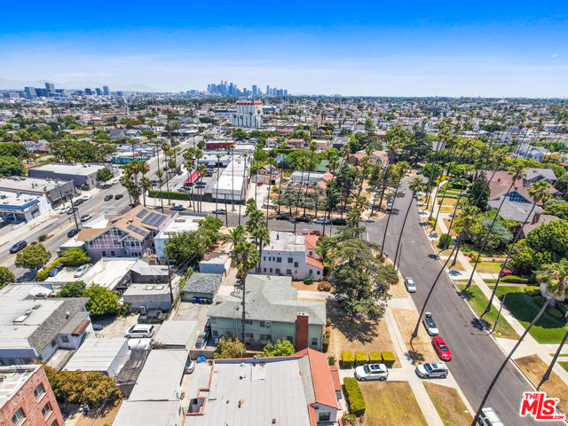 4409 Victoria Park Drive, Los Angeles CA: https://media.crmls.org/mediaz/8ea3d883-6703-4504-90e4-fdcdf95e70b7.jpg