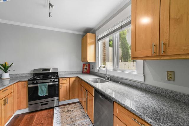 1925 Leavenworth St, San Francisco CA: https://media.crmls.org/mediaz/8ea3f465-1729-494b-8ce6-5b50447b5d3a.jpg
