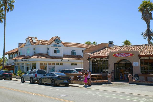 1925 46th Avenue, Capitola CA: https://media.crmls.org/mediaz/8ea67742-47c2-4f4c-b44f-6ccfda88d53c.jpg