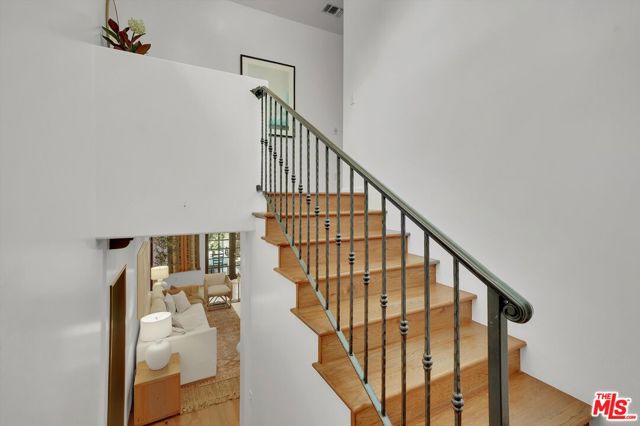 4300 Laurelgrove Avenue, Studio City CA: https://media.crmls.org/mediaz/8ea69422-3423-423d-b544-fceb8bedaf5a.jpg