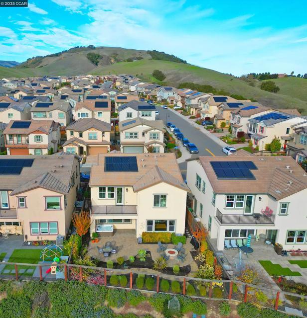 528 Caprio Ct, San Ramon CA: https://media.crmls.org/mediaz/8ea6cdda-6df1-4ff2-8b90-623300fe1171.jpg