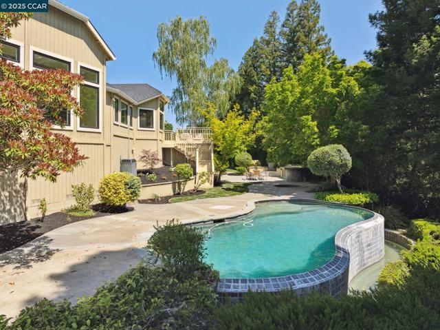 22 Ranger Ct, Alamo CA: https://media.crmls.org/mediaz/8ea709db-0ead-4d3c-9096-67c0b3ccb726.jpg