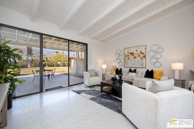 833 N Calle De Flora Vista, Palm Springs CA: https://media.crmls.org/mediaz/8ea76066-aabb-42a3-8af0-6bbc86f35563.jpg