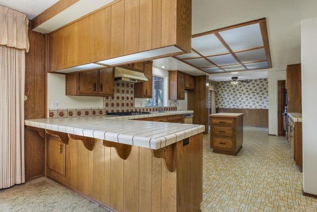 31600 Oak Glen Road, Valley Center CA: https://media.crmls.org/mediaz/8ea7657e-fe68-494e-84f2-8341f74621ae.jpg
