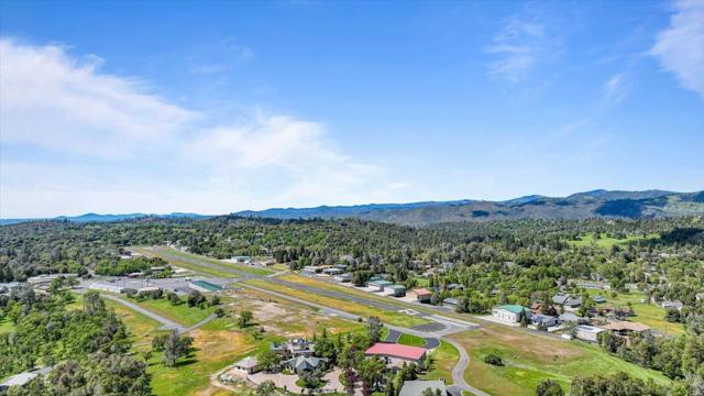 20944 Woodside Way, Groveland CA: https://media.crmls.org/mediaz/8ea80092-5e22-4875-a84c-2dbda98bfa99.jpg