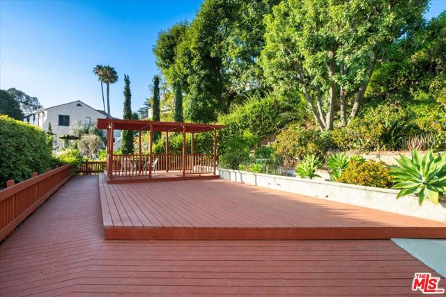 6722 Whitley Terrace, Los Angeles, California 90068, 3 Bedrooms Bedrooms, ,2 BathroomsBathrooms,Single Family Residence,For Sale,Whitley,25495923