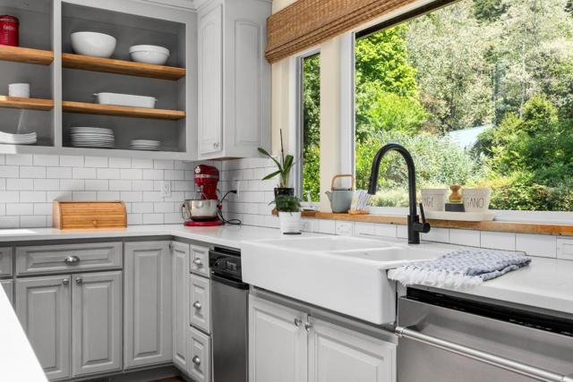 3714 Purling Brook, Soquel CA: https://media.crmls.org/mediaz/8ea8cfb2-7e73-4e19-8b2d-5e54a6310ade.jpg