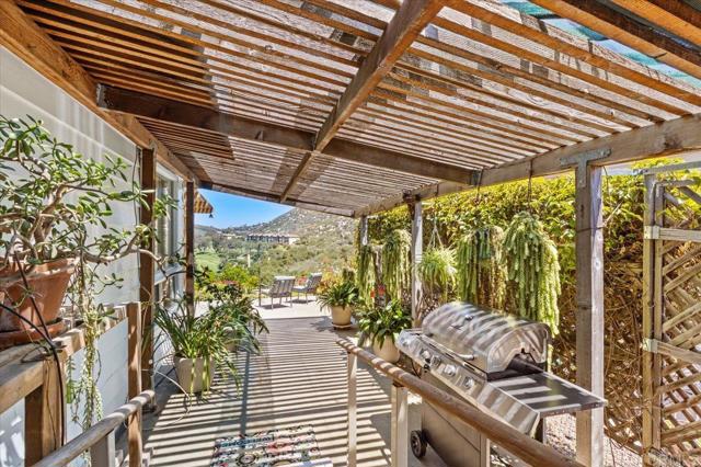 8975 Lawrence Welk Dr, Escondido CA: https://media.crmls.org/mediaz/8ea8f764-8f98-4384-a99c-5f28575f6e2e.jpg