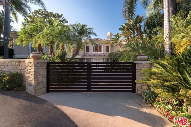 7833 Torreyson Drive, Los Angeles CA: https://media.crmls.org/mediaz/8ea9309a-37b0-4ee3-a95c-34c32ef37a6b.jpg