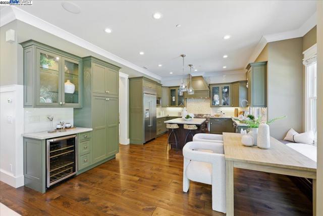 16741 Loma St, Los Gatos CA: https://media.crmls.org/mediaz/8ea93efd-3933-4f5c-a38a-bef32d6400f4.jpg