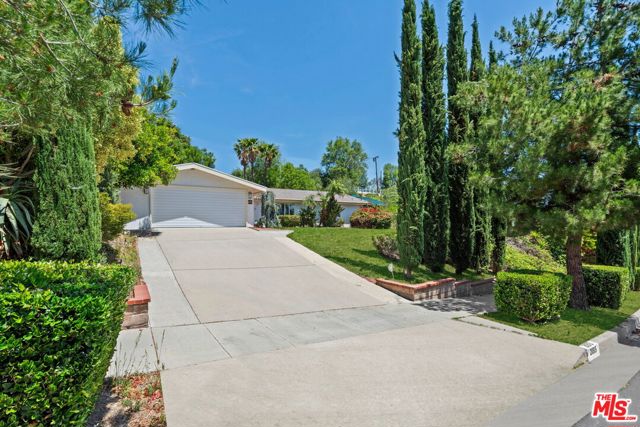 20315 Clark Street, Woodland Hills CA: https://media.crmls.org/mediaz/8ea9ee22-78d1-4d72-916c-afa0cb1a0ed0.jpg