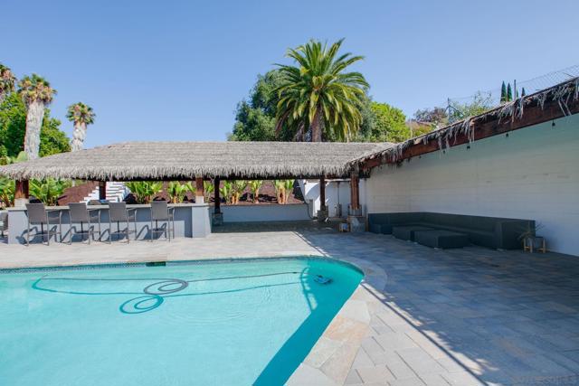 704 Matagual Dr, Vista CA: https://media.crmls.org/mediaz/8eaa5c5c-78e1-4cad-8f27-fa551e24b3e8.jpg