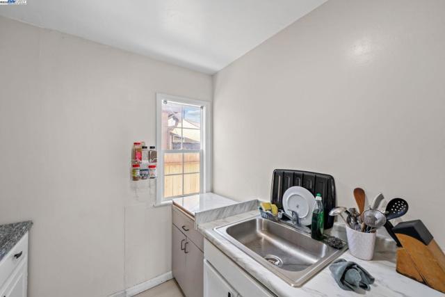 16829 Daryl Avenue, San Lorenzo CA: https://media.crmls.org/mediaz/8eaab448-3197-457b-a389-36f995112a46.jpg