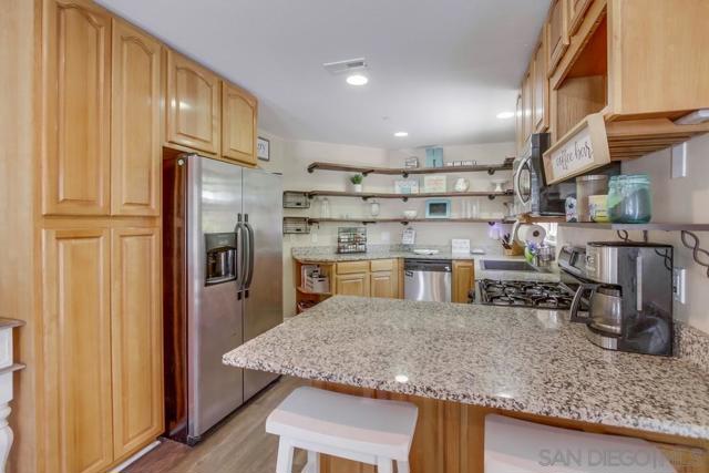210 Frances Dr, El Cajon CA: https://media.crmls.org/mediaz/8eab2873-6e0a-4167-b104-4c46f247f975.jpg