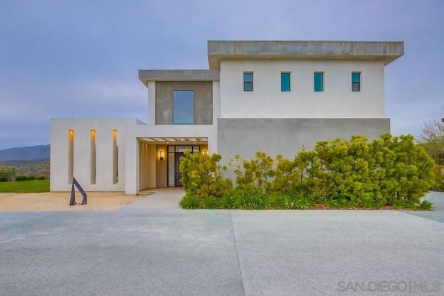 2885 Gate Three Place, Chula Vista CA: https://media.crmls.org/mediaz/8eabfe51-0591-4e18-83d4-e1d160f0d60a.jpg