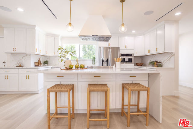 22250 Strathern Street, Canoga Park CA: https://media.crmls.org/mediaz/8eac5cc6-1baf-4ee3-ba30-98a12e18d299.jpg