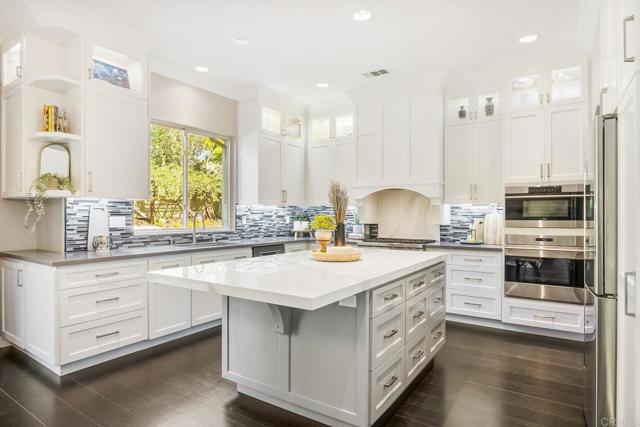 Detail Gallery Image 18 of 68 For 14773 via Bettona, San Diego,  CA 92127 - 4 Beds | 4/1 Baths