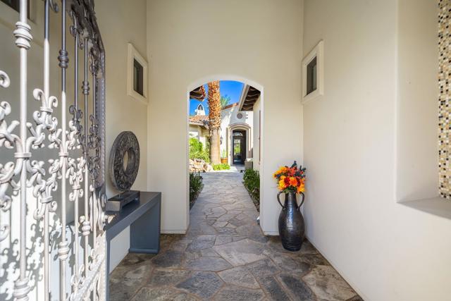 75836 Via Cortona, Indian Wells CA: https://media.crmls.org/mediaz/8eacc2e7-152d-4e90-a0b7-96da9307d858.jpg