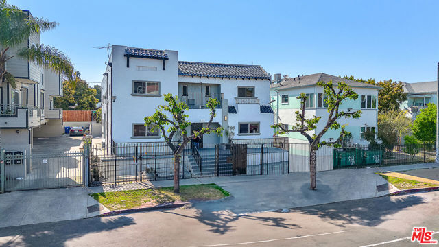 123 S Westmoreland Avenue, Los Angeles CA: https://media.crmls.org/mediaz/8eada3cd-9b86-490f-9a08-7d40d7665a8c.jpg
