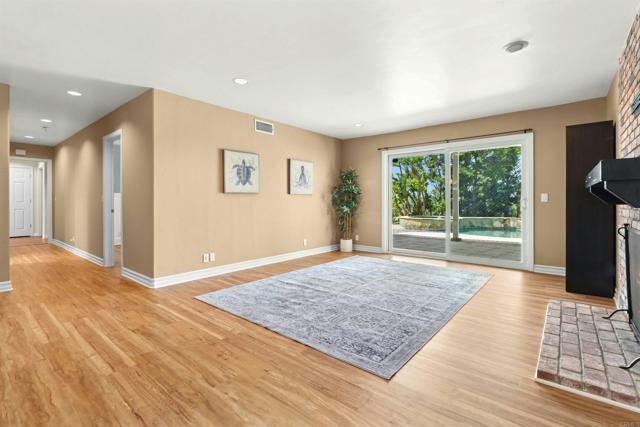17058 Cloudcroft Drive, Poway CA: https://media.crmls.org/mediaz/8eade7bd-933b-430a-8ca2-e030508f86f4.jpg