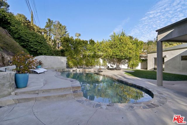 15539 Hamner Drive, Los Angeles CA: https://media.crmls.org/mediaz/8eae610e-169b-46c8-8965-f9f11eab9166.jpg