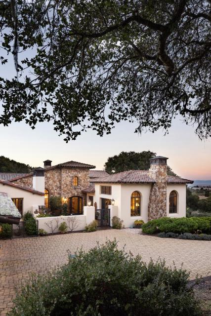 7595 Paseo Vista, Monterey CA: https://media.crmls.org/mediaz/8eaee0da-b575-4010-9fee-37ee7ccf6d0c.jpg
