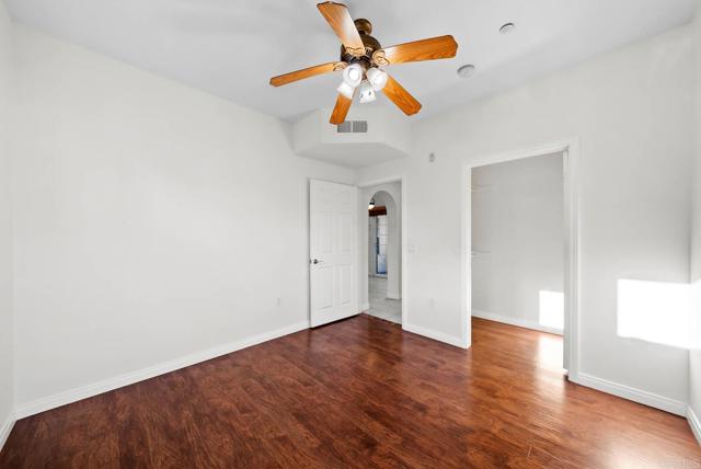 2707 Lake Pointe DR, Spring Valley CA: https://media.crmls.org/mediaz/8eaf6326-e888-4606-9660-980f559d7fe7.jpg