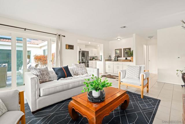 14105 Durhullen Dr, Poway CA: https://media.crmls.org/mediaz/8eaf8c04-b562-4bbb-9476-6e531dfd942e.jpg