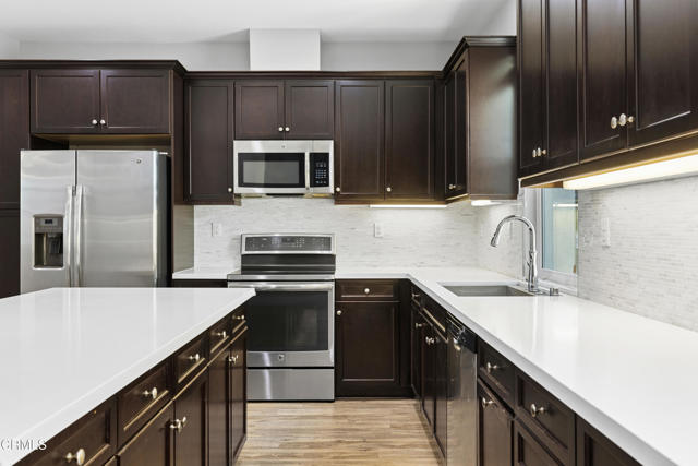 623 W Foothill Boulevard, Glendora CA: https://media.crmls.org/mediaz/8eafd2c9-bb14-44be-b8c7-422f36d2d73f.jpg