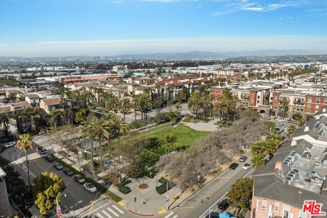 13200 Pacific Promenade, Playa Vista CA: https://media.crmls.org/mediaz/8eb0517a-2f36-454f-866c-0ecc324ac1c5.jpg