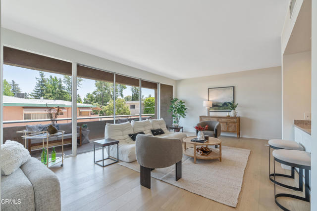 960 San Pasqual Street, Pasadena CA: https://media.crmls.org/mediaz/8eb054c0-c7dd-41cc-bdf0-02a2b1f4ba47.jpg