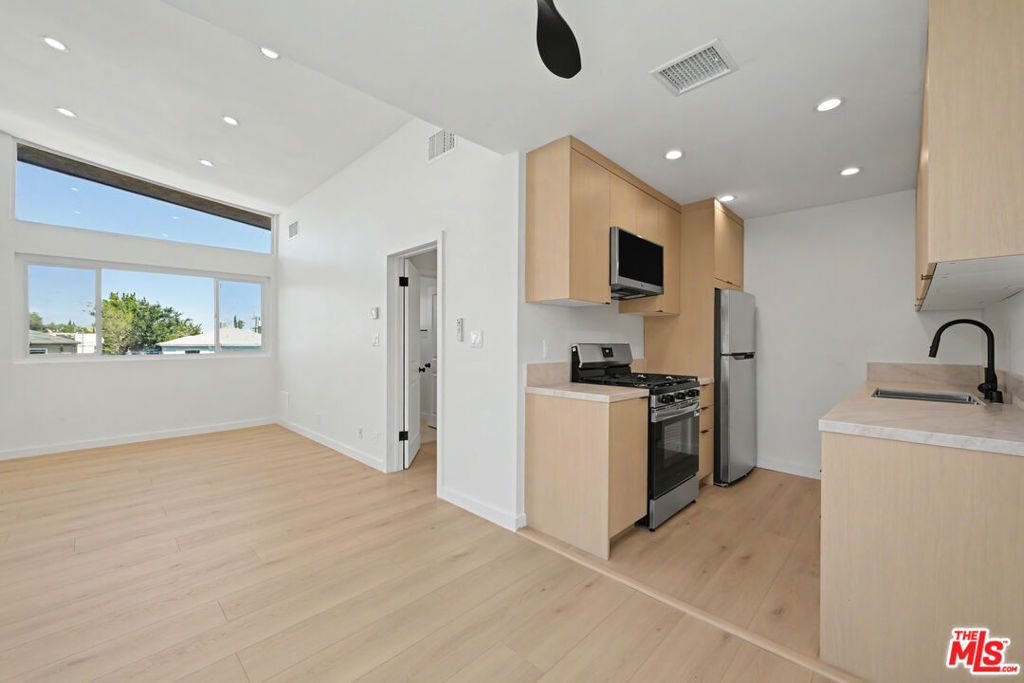 1445 S Sherbourne Drive #15
