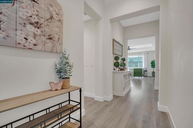 901 Goldfinch Cir, Vacaville CA: https://media.crmls.org/mediaz/8eb153c0-9471-4308-8509-b1aa839a8c91.jpg