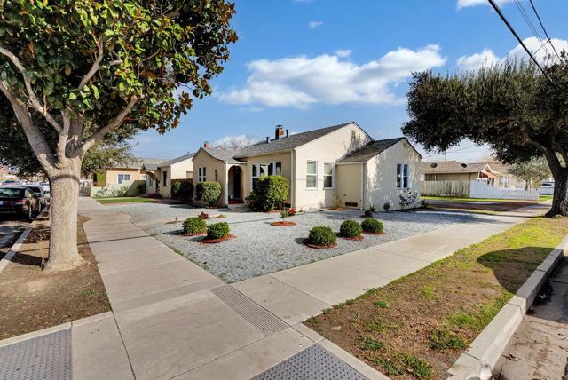 431 Ellis Street, King City CA: https://media.crmls.org/mediaz/8eb17686-47e1-4738-a789-0828687c4ab9.jpg