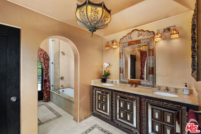 4320 Cedarhurst Circle, Los Angeles CA: https://media.crmls.org/mediaz/8eb19205-7f0e-466c-958f-4d3010ea9184.jpg