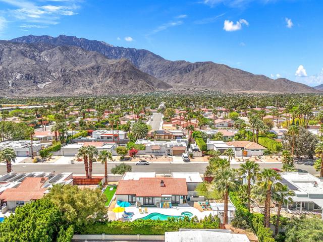 1862 N Nogales Way, Palm Springs CA: https://media.crmls.org/mediaz/8eb38861-7185-4955-8009-8131bd4007e0.jpg