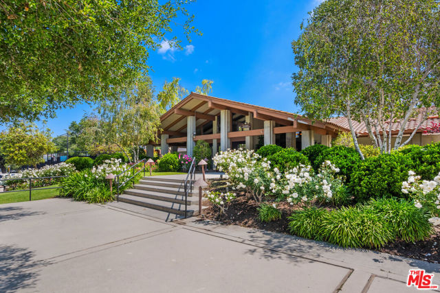 4392 Park Paloma, Calabasas CA: https://media.crmls.org/mediaz/8eb3af0b-4e63-4d75-9a5a-f4c3a3ec8fc2.jpg