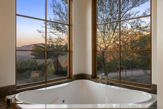 7778 Camino Sin Puente, Rancho Santa Fe CA: https://media.crmls.org/mediaz/8eb43c6e-948c-48d3-aeab-0a2cfe9c1fd4.jpg
