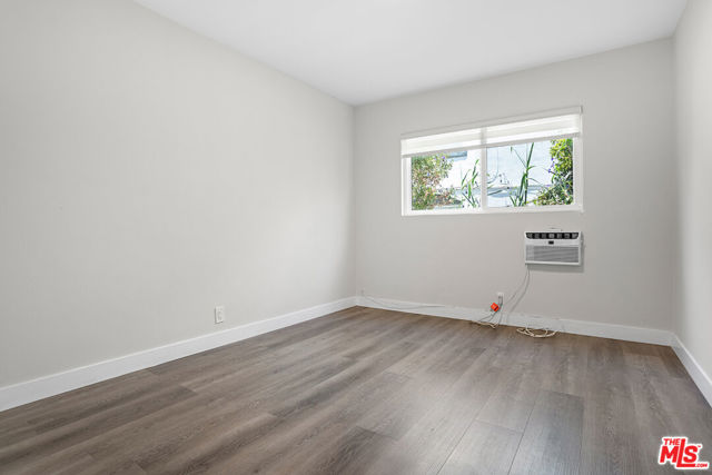 1411 Innes Place, Venice CA: https://media.crmls.org/mediaz/8eb45875-e158-42db-ac82-ee1b26d0a4dd.jpg