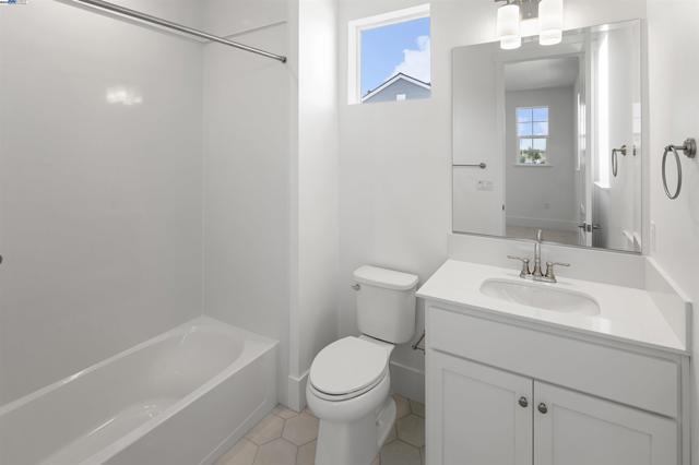 101 Sea Gate Place, Bethel Island CA: https://media.crmls.org/mediaz/8eb62790-dd00-4638-851f-3ebbc57d3dcd.jpg