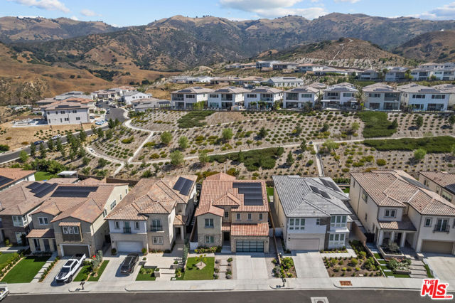 20723 W Deer Grass Court, Porter Ranch CA: https://media.crmls.org/mediaz/8eb63683-56af-4bb8-afc7-83c42bbedcfb.jpg