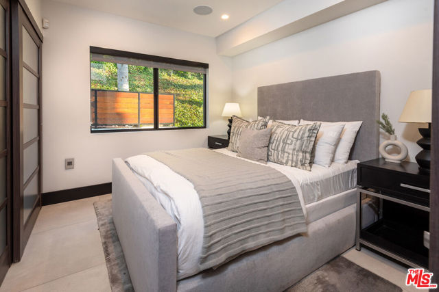 4338 Gayle Drive, Tarzana CA: https://media.crmls.org/mediaz/8eb6e748-957d-42cd-b805-8fc37eb908e4.jpg