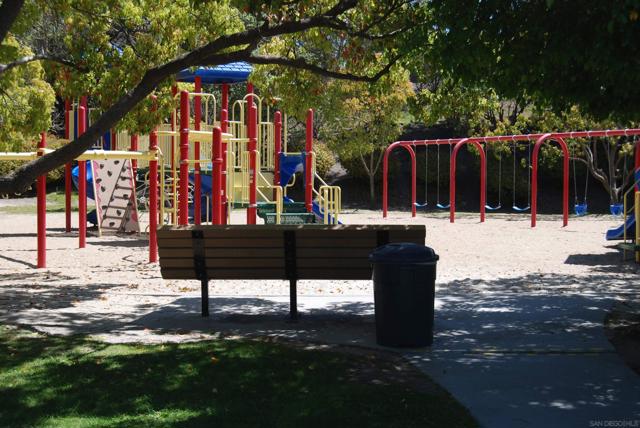 16071 Sun Summit Pt, San Diego CA: https://media.crmls.org/mediaz/8eb7394d-833e-4e82-8123-1aa8406d454b.jpg