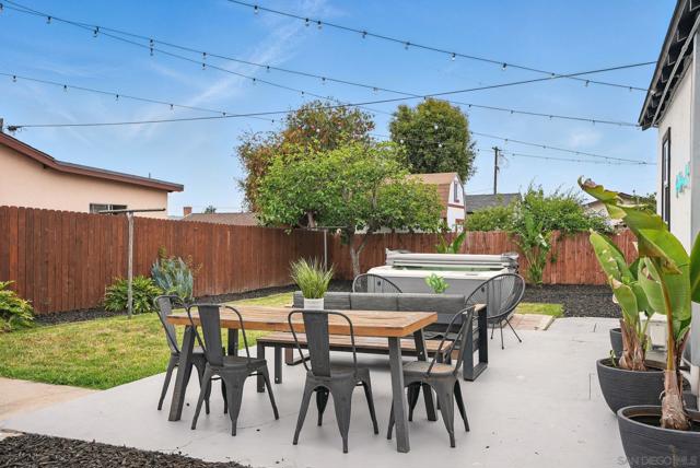 4817 Lyon St, San Diego CA: https://media.crmls.org/mediaz/8eb78601-c555-4e51-8068-b351977c0341.jpg