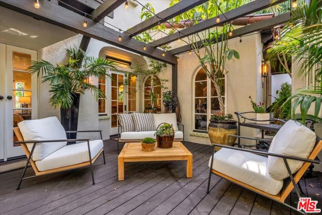 2276 La Granada Drive, Los Angeles CA: https://media.crmls.org/mediaz/8eb7e805-d586-48e4-af76-4adff1c97e61.jpg