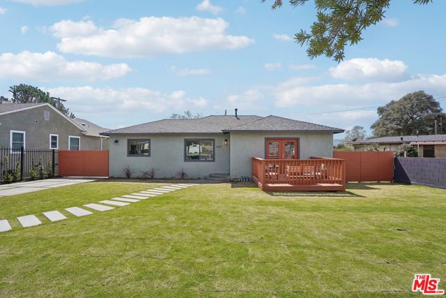 910 Arwin Street, Pasadena CA: https://media.crmls.org/mediaz/8eb87876-3568-4674-b88f-4d2f9a72b728.jpg