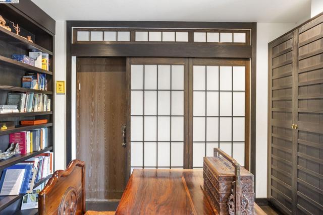 3 Abbott Way, Piedmont CA: https://media.crmls.org/mediaz/8eb880c0-1ee0-4b45-88ce-7e83fc14cfdf.jpg