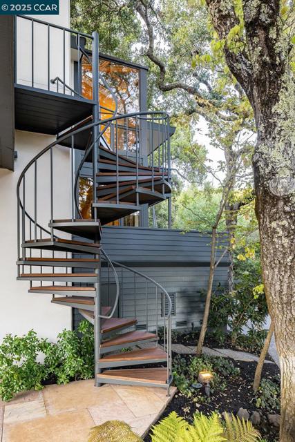 1177 Estates Dr, Lafayette CA: https://media.crmls.org/mediaz/8eb885db-1cc2-42b7-b21c-7951f91919ec.jpg