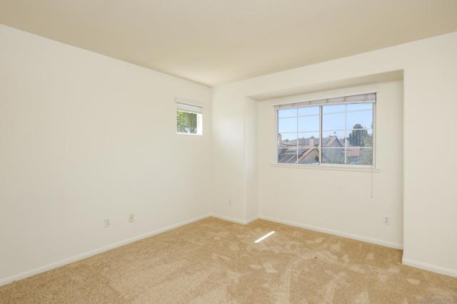 641 Serrano Ln, Chula Vista CA: https://media.crmls.org/mediaz/8eb8c472-82e2-4b6d-8a83-5fea88d0642e.jpg